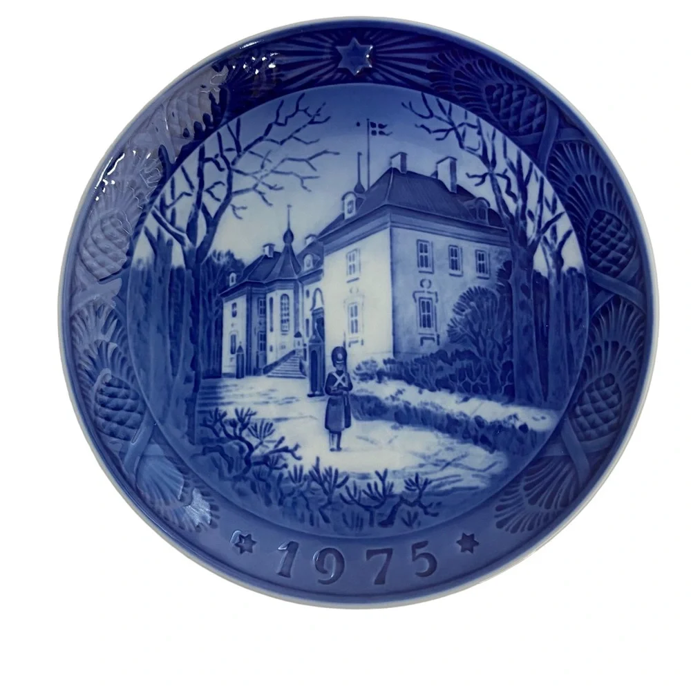 ROYAL COPENHAGEN Blue Decorative Christmas Plate 1975 Commemorative Editition